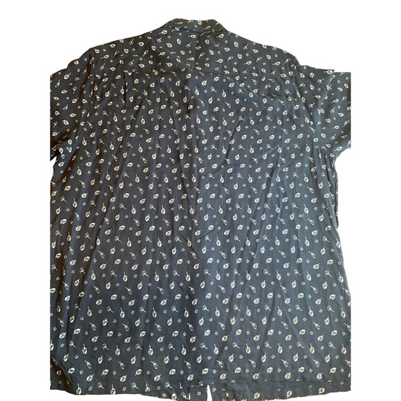 Vintage‎ Silk XL Navy w/ White Leaf Pattern 100% Silk - Picture 6 of 6
